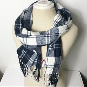 IZOD Blue Stripe Men’s 12/72” Rectangle Neck Scraf